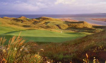 Green au milieu des dunes sur le parocurs de Tralee
